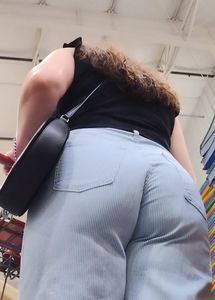 Milf At Costco Has A Nice Ass In Jeans