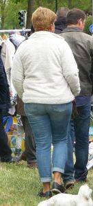 Milfs' booties in tight jeans on the street creepshots