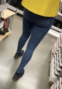 :diamond_shape_with_a_dot_inside:IKEA worker extreme TIGHT Jeans [OC]