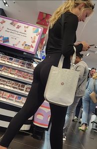 Bubble Blonde  Xmas Shopping in Leggings