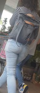 M!ilf in thight blue jeans