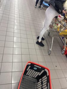 Hot booty and long slim legs in grey leggings at the supermarket creepshots