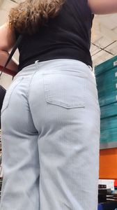 Milf At Costco Has A Nice Ass In Jeans
