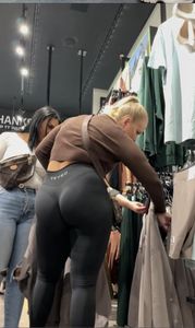 Such a nice big ass in Teveo leggings(Not OC)