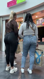 Such a nice big ass in Teveo leggings(Not OC)