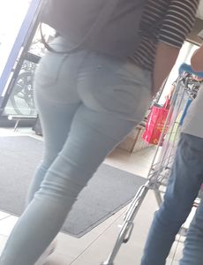 M!ilf in thight blue jeans