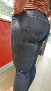 Super hot latina in jeans