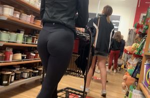 Blonde with a perfect ass in lulu’s
