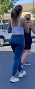 Perfect college ass in blue leggings