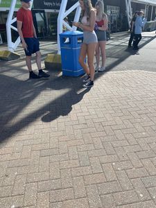 2 friends with yummy bodies