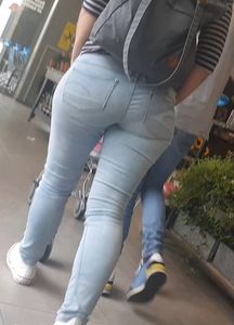 M!ilf in thight blue jeans