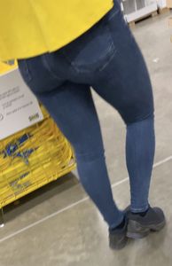 :diamond_shape_with_a_dot_inside:IKEA worker extreme TIGHT Jeans [OC]