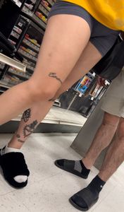 Sexy tatted girl with hungry ass in shorts