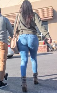 Curvey Latina Milf