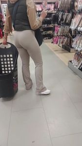 Juicy ass in leggings