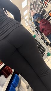 BLACK LEGGINGS GODDESS OC caught! SUPER CLOSE!