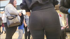 Mall Worker with Thick Ass in Leggings (OC)